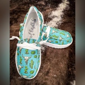 Elizabeth in Turquoise by Gypsy Jazz